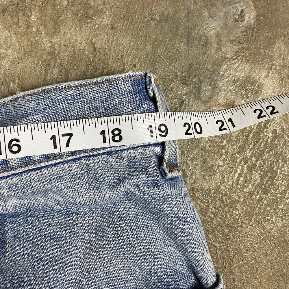 Vintage 90s Levi's 560 Jeans Size 38x32 Blue Denim Light Wash Loose Fit Tapered